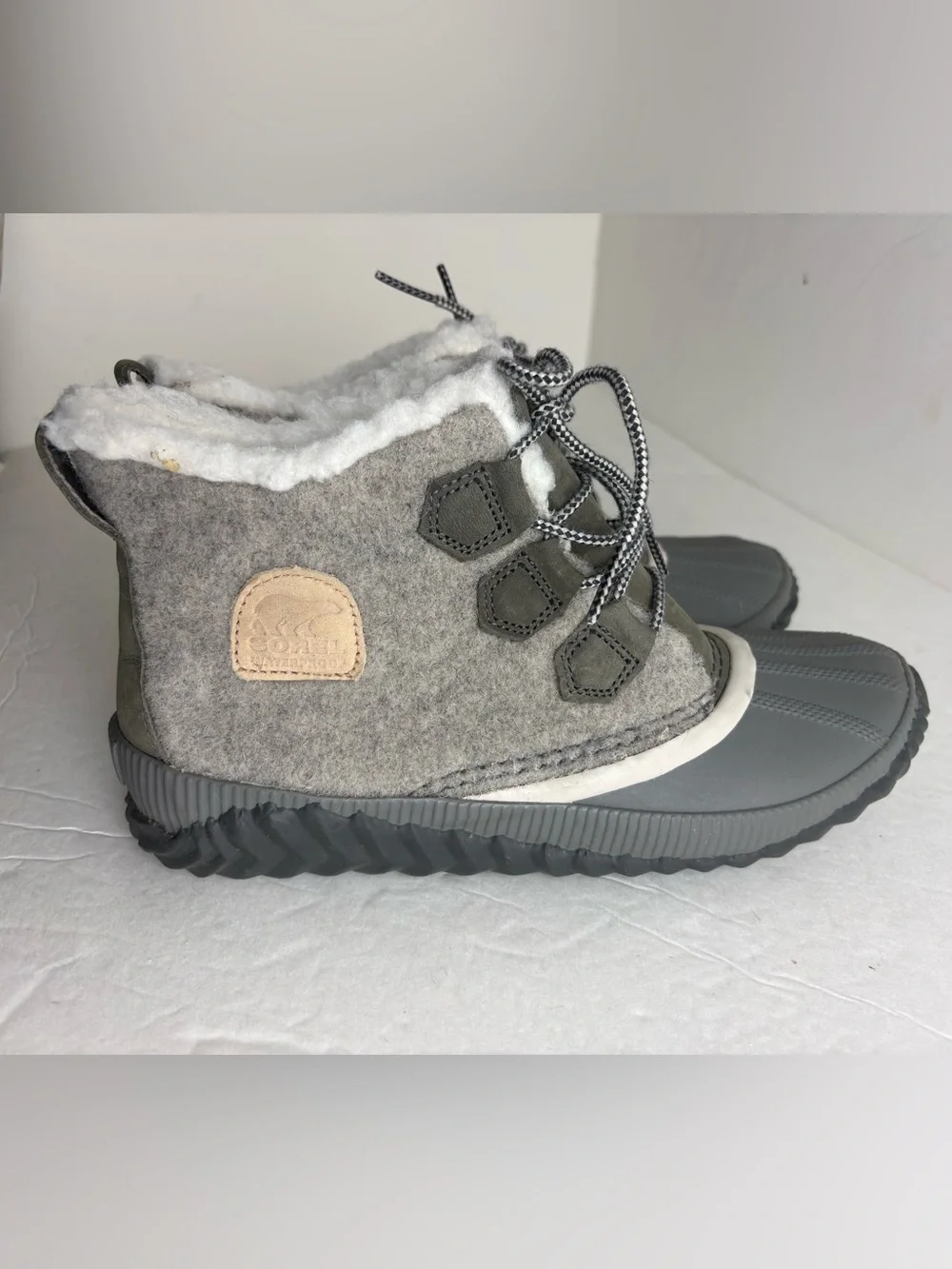 Sorel Gray Out 'N About Plus Felt Boots Lace Up Duck Boot Style Women's Size 9